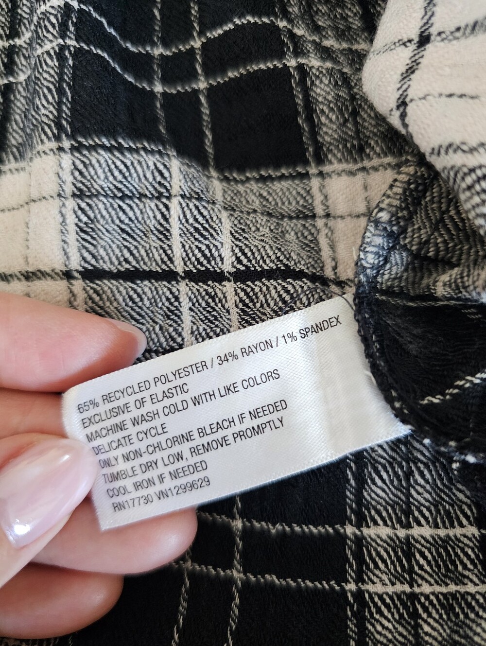 Knox Rose Black and Cream Plaid Button-Front Long Sleeve Dress - Picture 9 of 9
